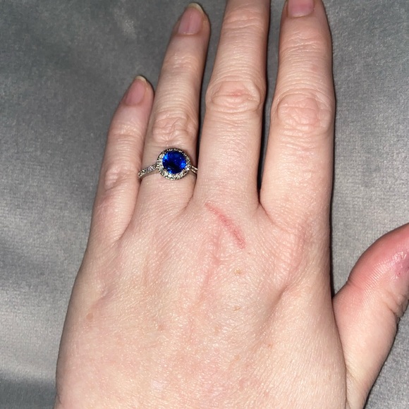 Ladies size 7 silver, cubic zirconia with halo setting and CZ’s along the sides - Picture 5 of 7